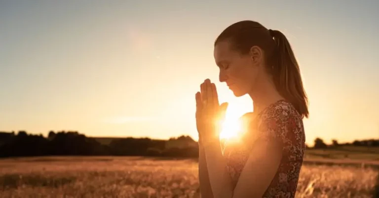 Mulher orando
